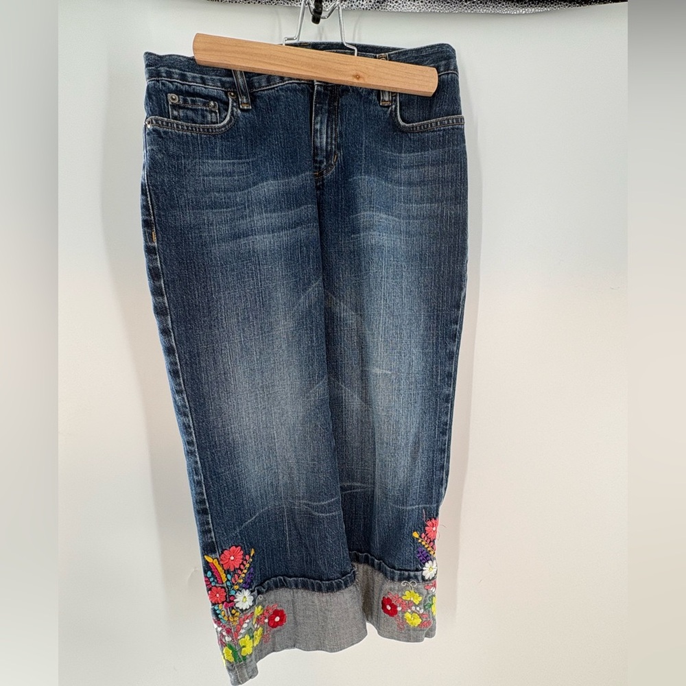 Harold’s Women’s Cropped Capri Dark Blue Floral Embroidered Hem Jeans Size 2